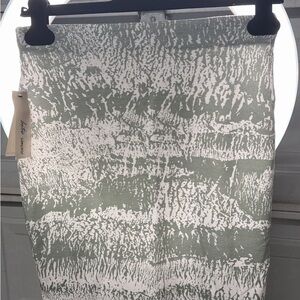 Elegant White and Green Patterned  Pencil Skirt Betro Simone